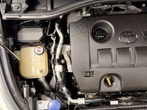 Used 2018 Toyota C-HR XLE FWD image 10