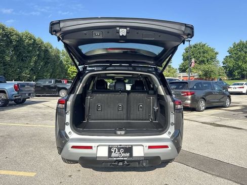 Used 2025 Nissan Pathfinder Platinum AWD/4WD image 25