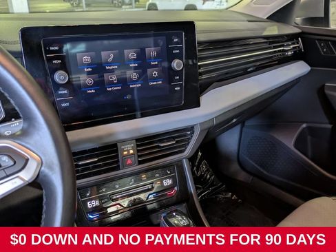 Used 2025 Volkswagen Jetta SE FWD image 15