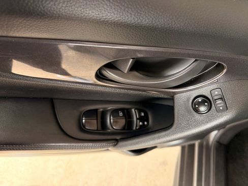 Used 2020 Nissan Rogue S FWD image 13