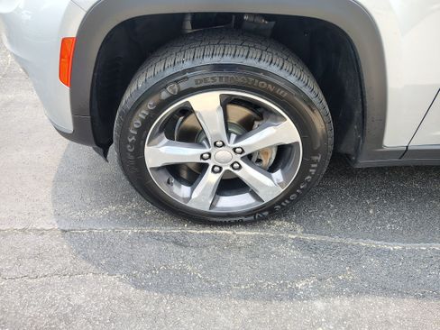 Certified 2021 Jeep Grand Cherokee L Limited AWD/4WD image 5
