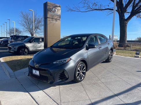 Used 2018 Toyota Corolla SE image 1