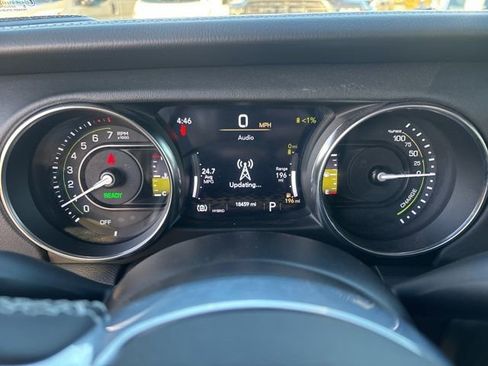 Used 2023 Jeep Wrangler Unlimited Sahara image 27