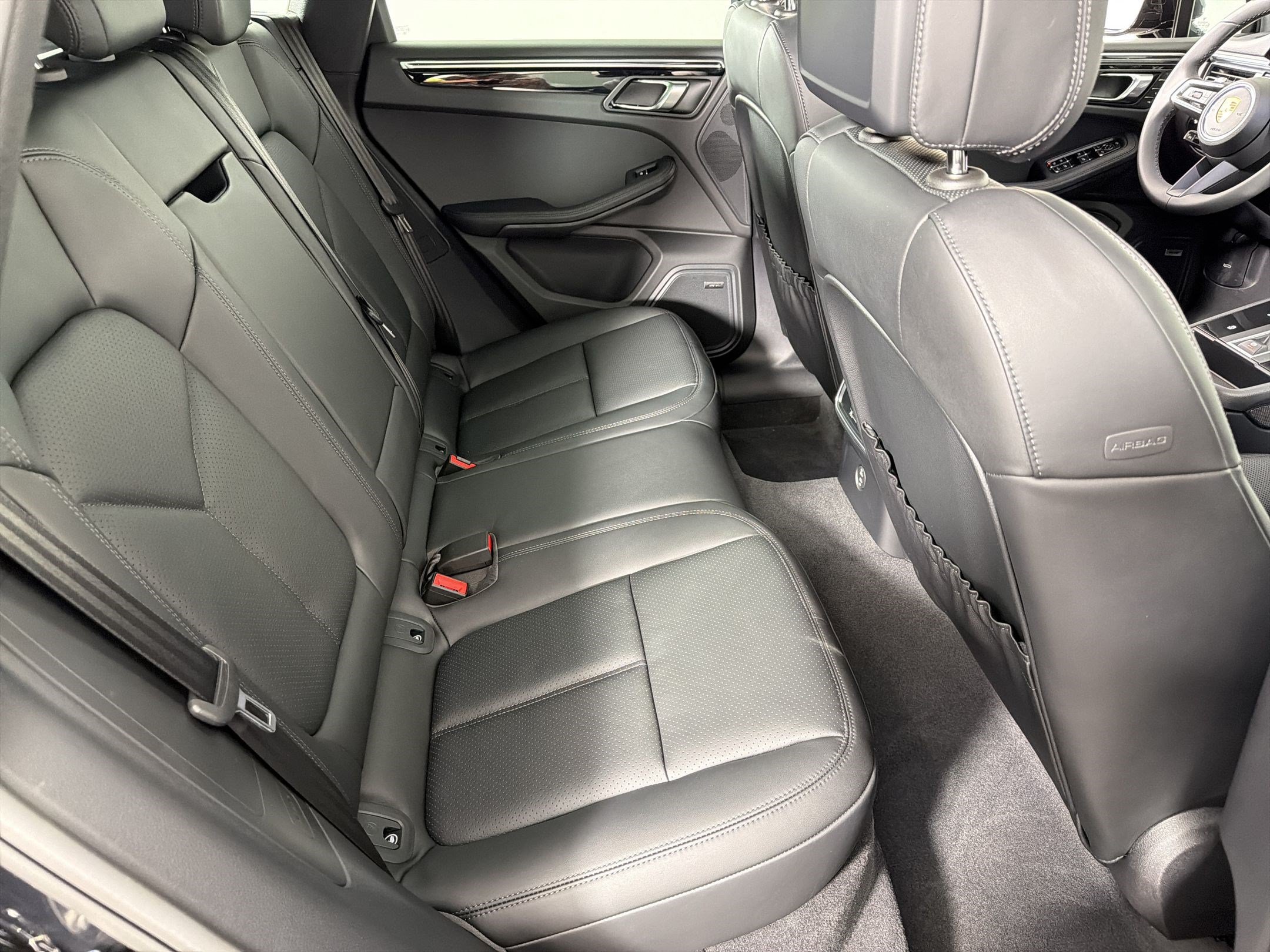Used 2026 Porsche Macan AWD/4WD image 29
