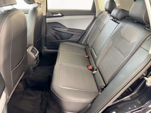 Used 2023 Volkswagen Taos SE w/ Panoramic Sunroof Package FWD image 25