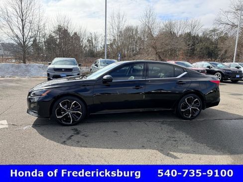 Used 2024 Nissan Altima 2.5 SR w/ SR Premium Package image 3