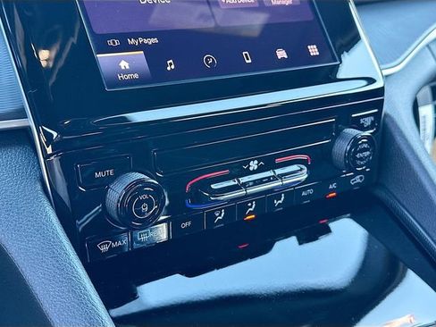 New 2025 Jeep Grand Cherokee Laredo image 10