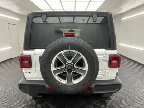 Used 2022 Jeep Wrangler Unlimited Sahara w/ Dual Top Group AWD/4WD image 21