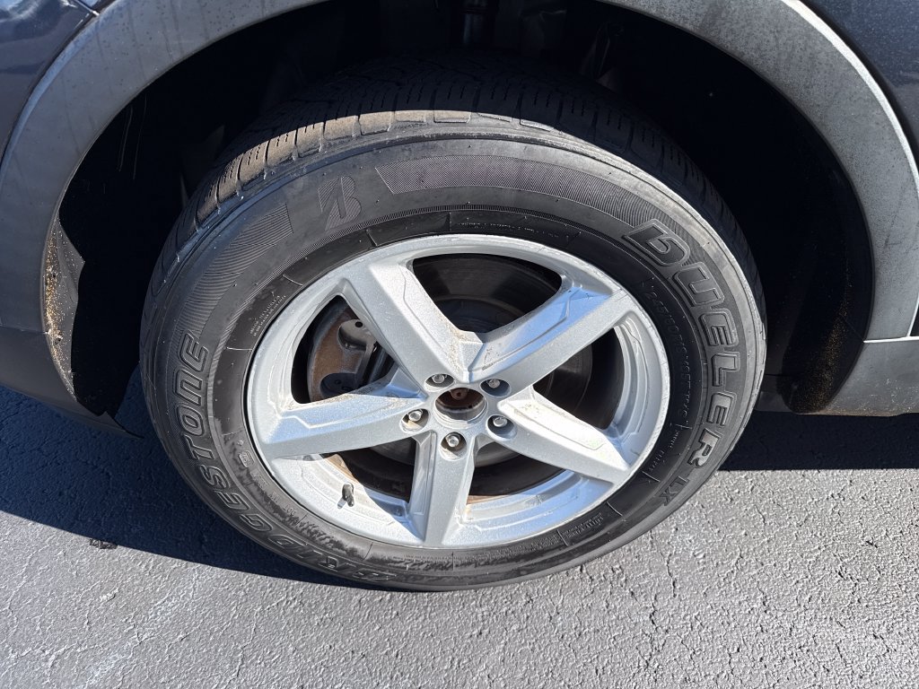 Used 2017 Ford Explorer XLT w/ Equipment Group 202A AWD/4WD image 23