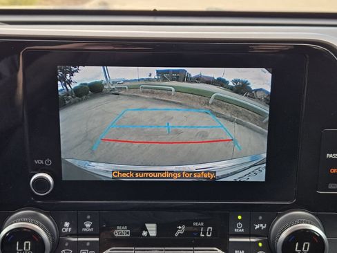 Used 2023 Toyota Highlander L FWD image 12