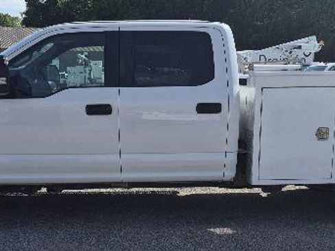 Used 2019 Ford F250 XL w/ Power Equipment Group RWD image 2