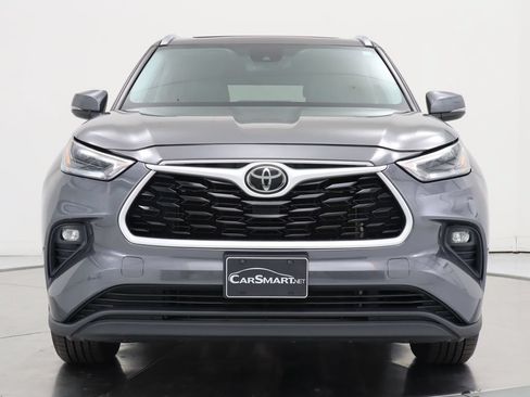Used 2021 Toyota Highlander XLE AWD/4WD image 8