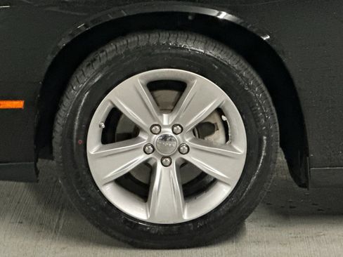 Used 2023 Dodge Challenger SXT image 33