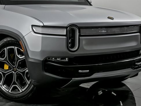 Used 2023 Rivian R1S Adventure image 2