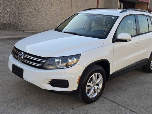 Used 2017 Volkswagen Tiguan S image 2