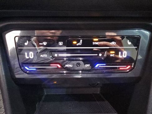 Used 2023 Volkswagen Tiguan SE image 13