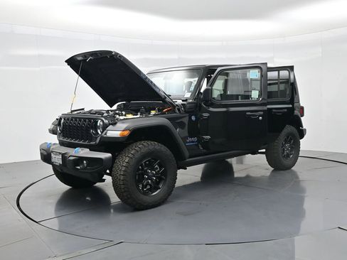Used 2024 Jeep Wrangler Unlimited image 34