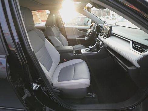 Certified 2022 Toyota RAV4 XLE Premium image 18