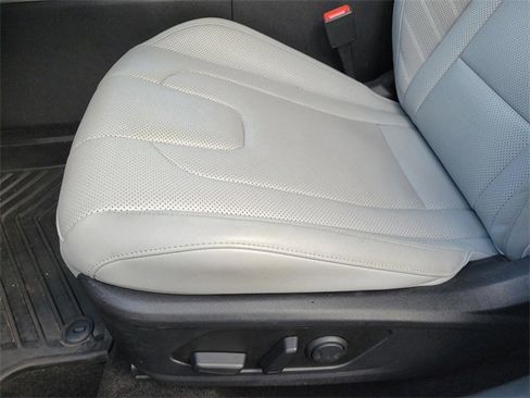 Used 2025 Hyundai Elantra Limited image 10