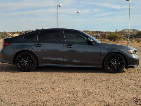 Used 2025 Honda Civic Sport image 2