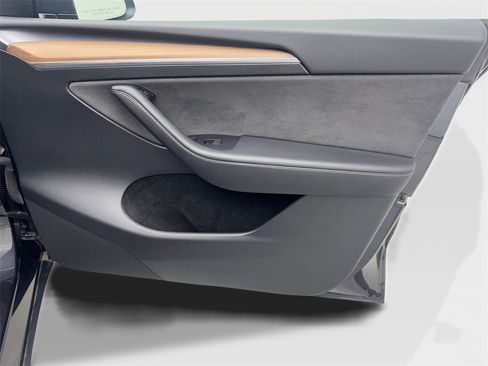 Used 2024 Tesla Model Y Long Range image 47