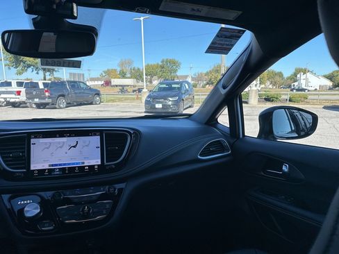 New 2026 Chrysler Pacifica Select image 52