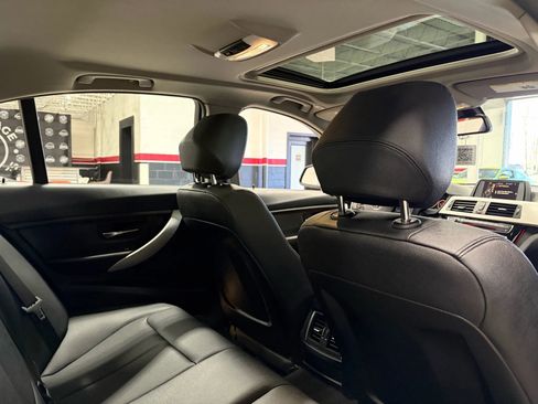 Used 2017 BMW 320i xDrive Sedan image 30
