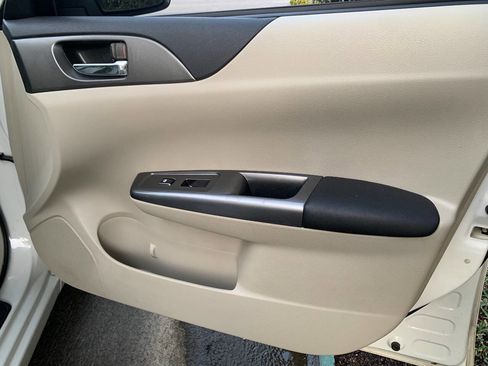 Used 2011 Subaru Impreza 2.5i image 24