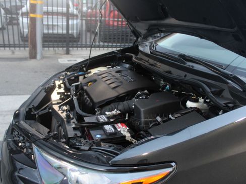 Used 2018 Toyota Corolla iM image 21