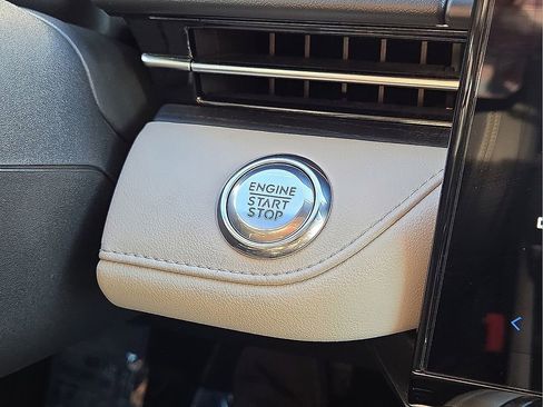 Used 2024 Lincoln Nautilus Reserve image 32