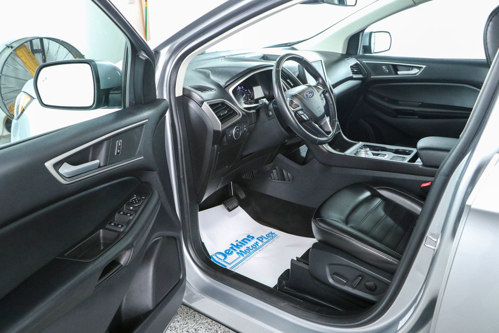 Used 2021 Ford Edge SEL w/ Convenience Package FWD image 3