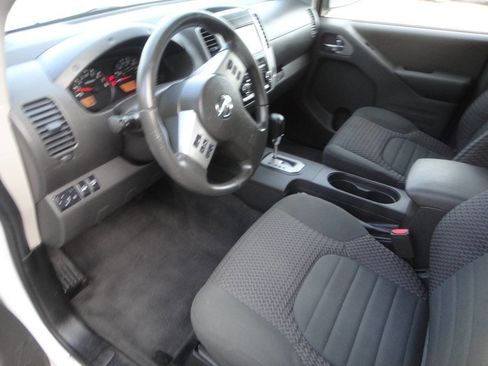 Used 2020 Nissan Frontier SV image 8