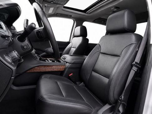 Used 2020 Chevrolet Suburban Premier AWD/4WD image 17