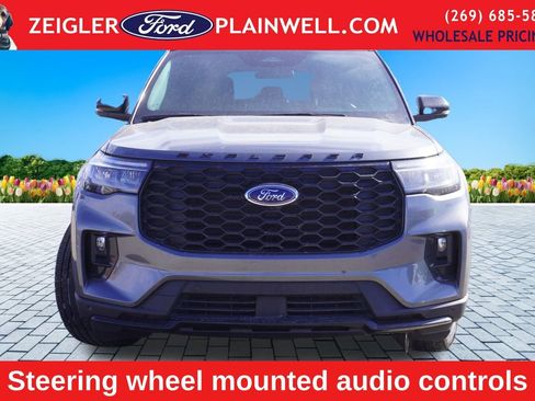 Used 2025 Ford Explorer ST-Line w/ ST-Line Street Pack image 8
