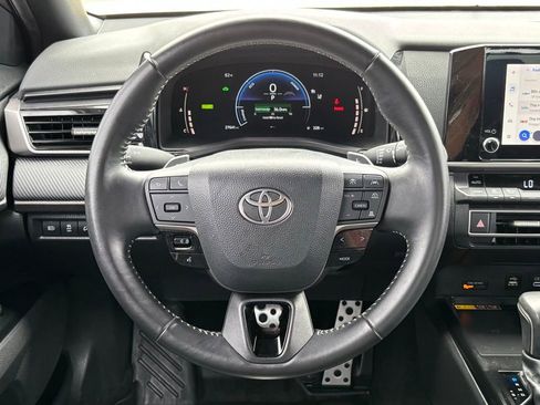 Used 2025 Toyota Camry SE FWD image 15