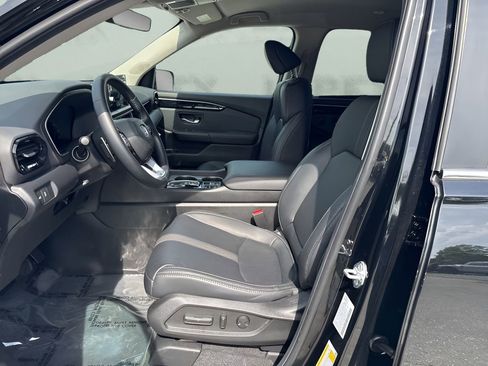 Used 2025 Honda Pilot EX-L image 9