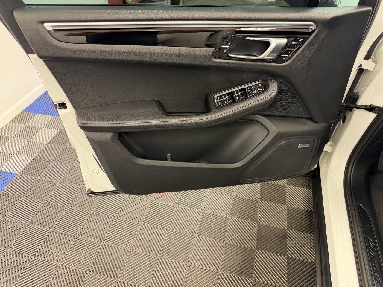 Used 2021 Porsche Macan AWD/4WD image 5