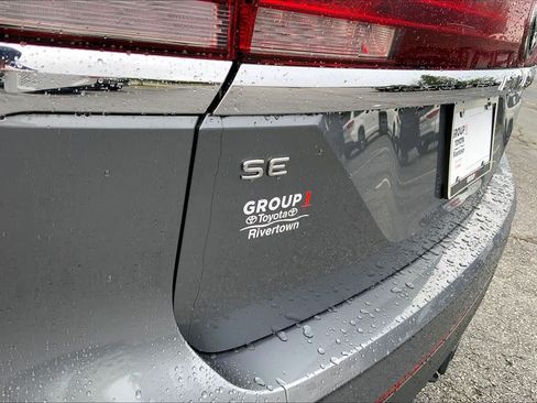 Used 2025 Volkswagen Atlas SE FWD image 30