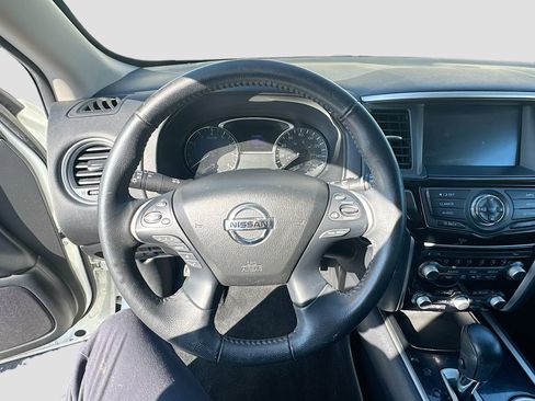 Used 2020 Nissan Pathfinder SV image 7