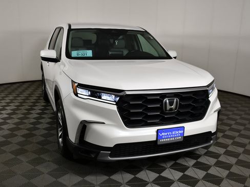 Used 2025 Honda Pilot EX-L image 3