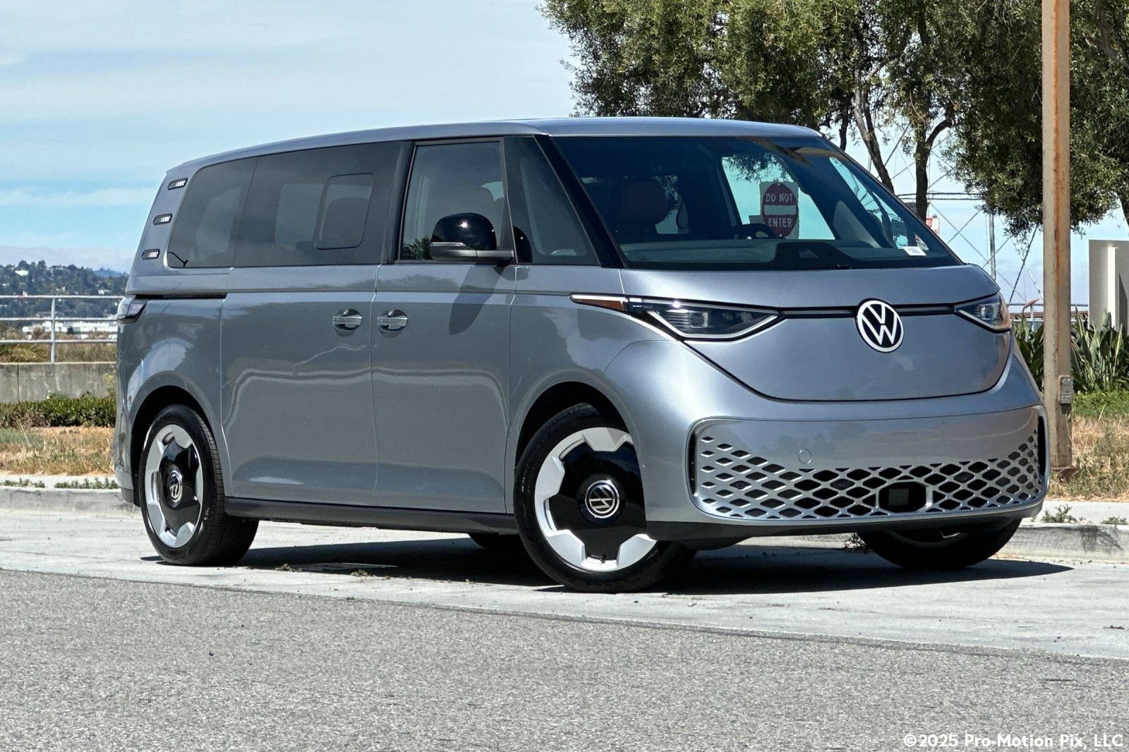 New 2025 Volkswagen ID. Buzz Pro S RWD image 1