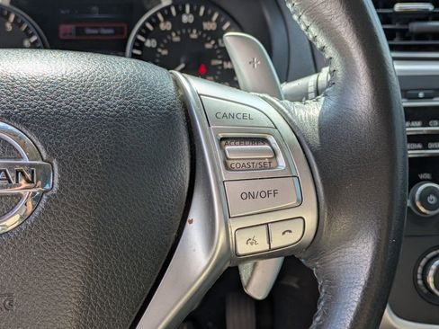 Used 2016 Nissan Altima 2.5 SR w/ LED Appearance Package image 19