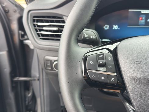 Used 2025 Ford Escape Platinum AWD/4WD image 32