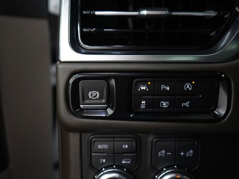 Used 2025 GMC Yukon XL Elevation w/ Technology Package AWD/4WD image 28