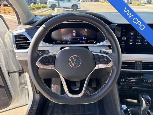 Used 2025 Volkswagen Taos SE image 15