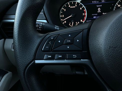 Used 2025 Nissan Altima 2.5 SV image 31