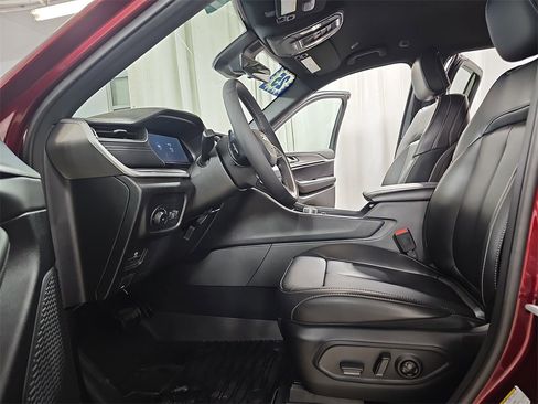 Used 2025 Jeep Grand Cherokee Limited image 18