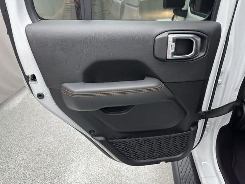 Used 2023 Jeep Gladiator Mojave w/ Cold Weather Group AWD/4WD image 13