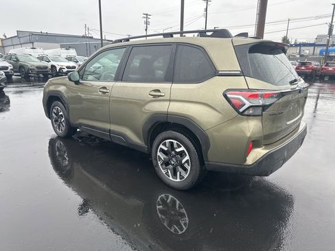 Used 2025 Subaru Forester Premium image 6