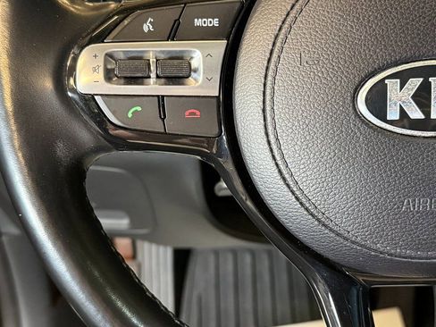 Used 2018 Kia Cadenza Premium w/ Luxury Package FWD image 11